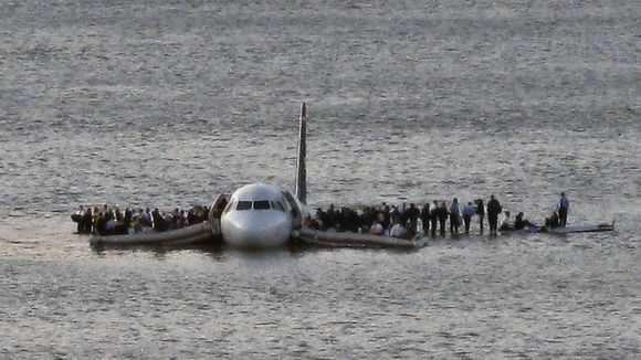 1389806210000-AP-YE-Plane-Splashdown